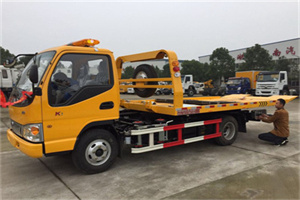 渭南哪里有拖车服务